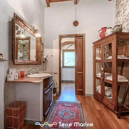 L'occhio Di Santa Lucia, Terre Marine 招待所