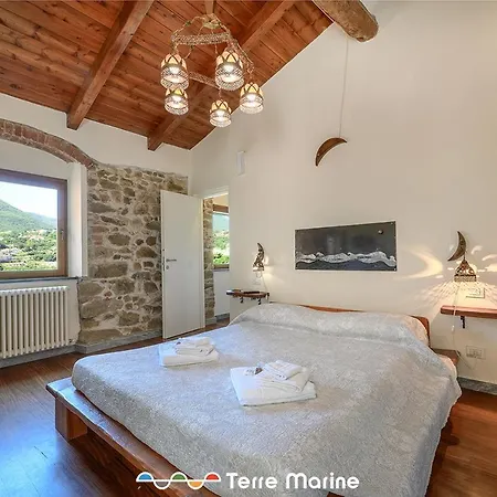L'occhio Di Santa Lucia, Terre Marine 招待所